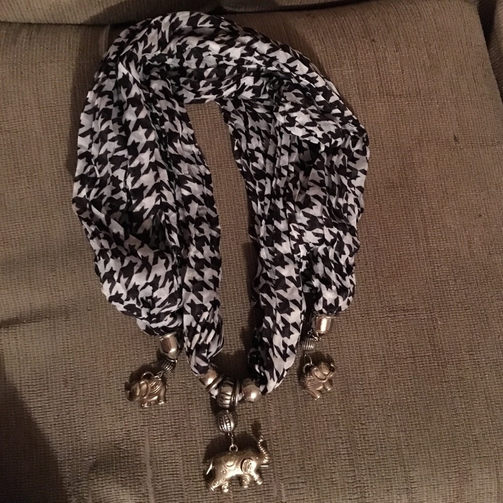 Houndstooth scarf